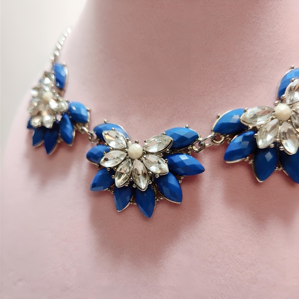 Retro Revival Floral Cobalt Blue Rhinestone Statement Necklace - Picture 6 of 8